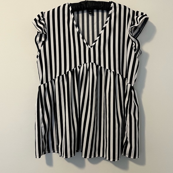 Ruffle sleeve striped shirt. - Picture 2 of 4